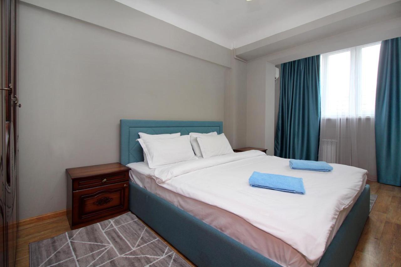 Spacious Central Apartment Almaty Exterior foto