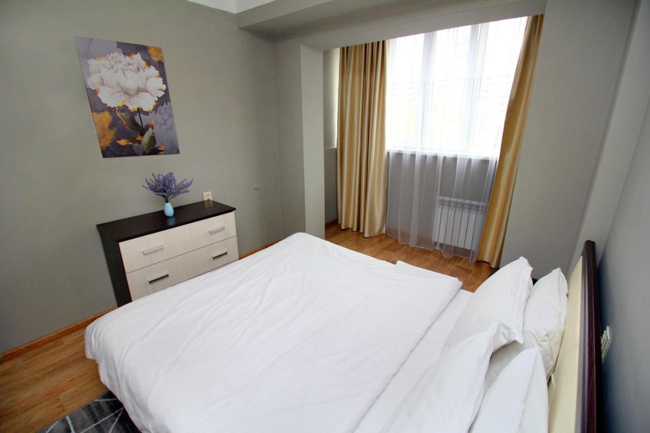 Spacious Central Apartment Almaty Exterior foto