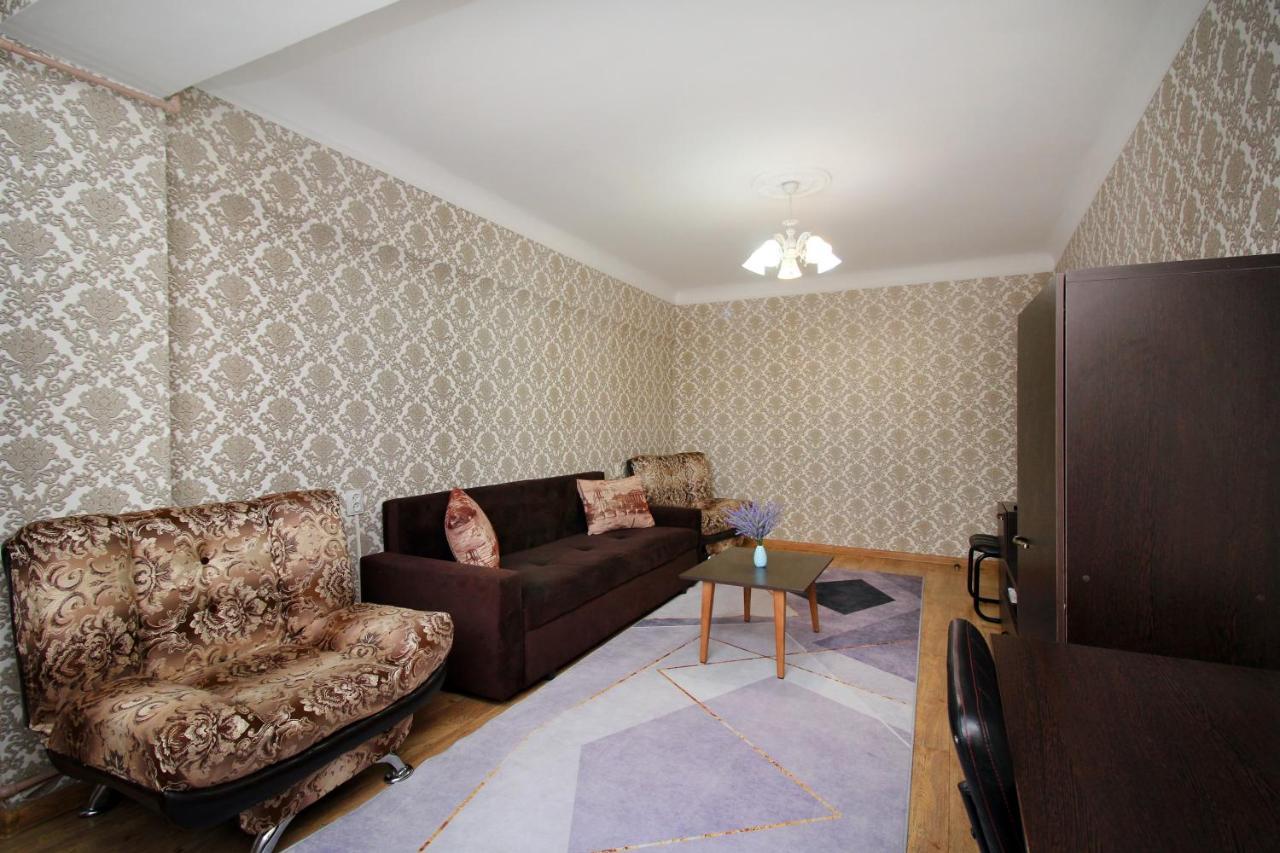 Spacious Central Apartment Almaty Exterior foto