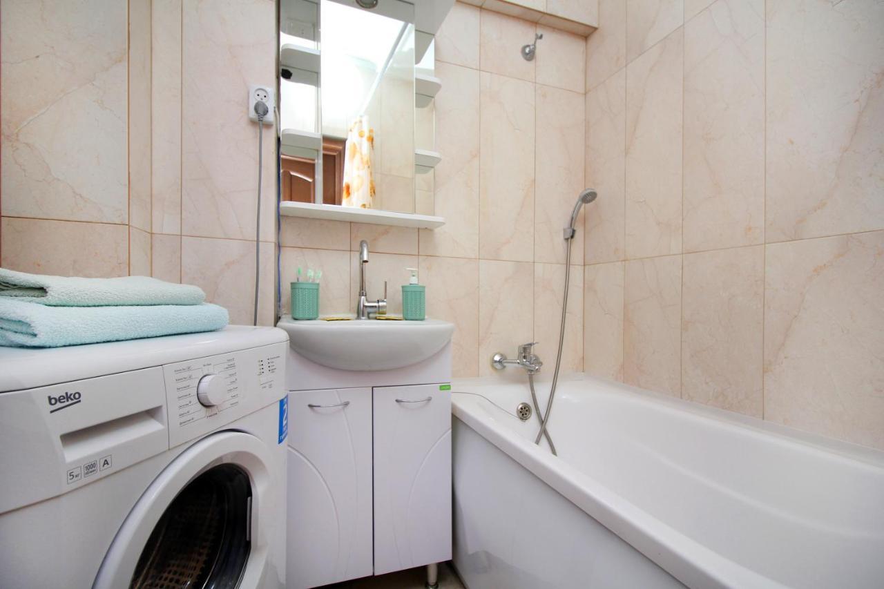 Spacious Central Apartment Almaty Exterior foto